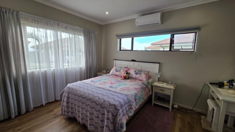 2 Bedroom Property for Sale in Heiderand Western Cape